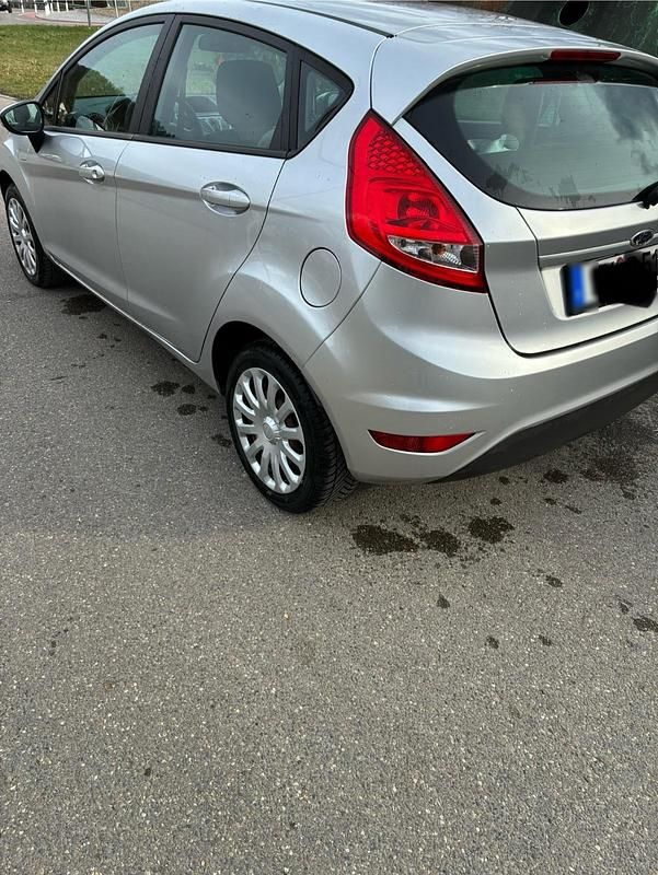 Gebraucht Ford Fiesta 60 PS (44 kW) 2009 Silber Kleinwagen