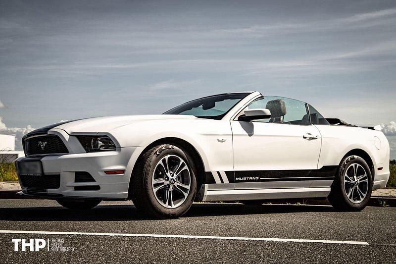 Second-hand Ford Mustang 305 CP (224 kW) 2013 Alb Cabrio