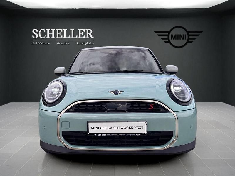 Second-hand Mini Cooper S Favoured 204 CP (150 kW) 2024 Verde Hatchback