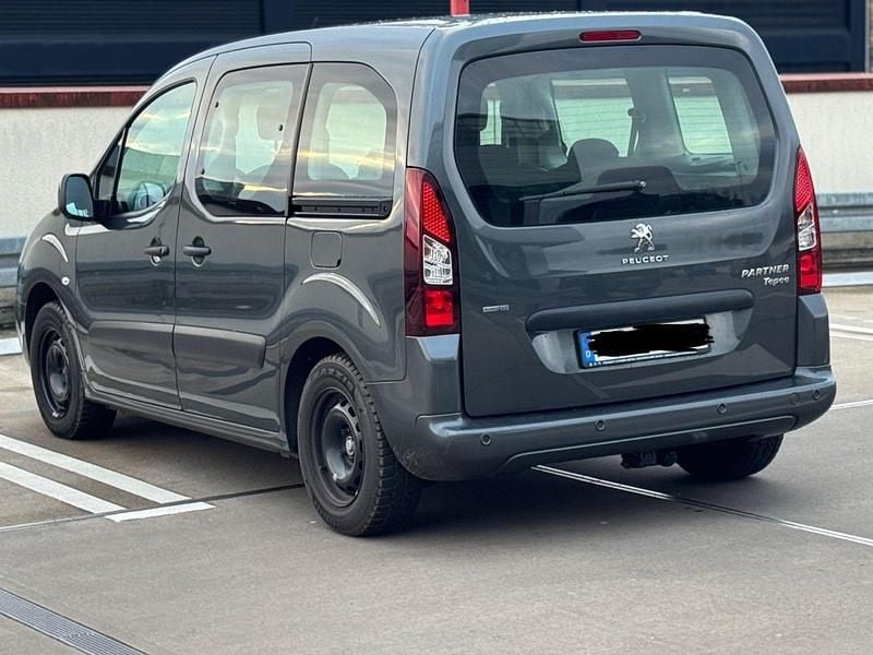 Gebraucht Peugeot TePee Active 99 PS (72 kW) 2016 Grau Kombi