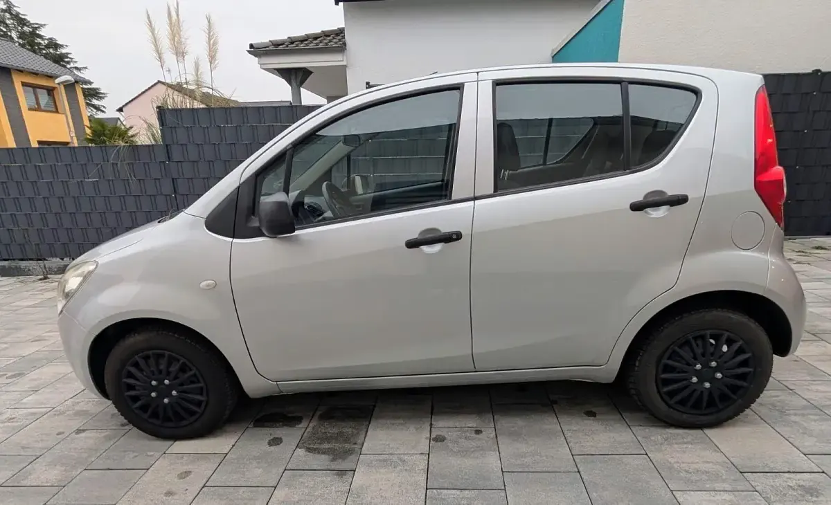 Gebraucht Opel Agila 65 PS (47 kW) 2011 Grau Kleinwagen