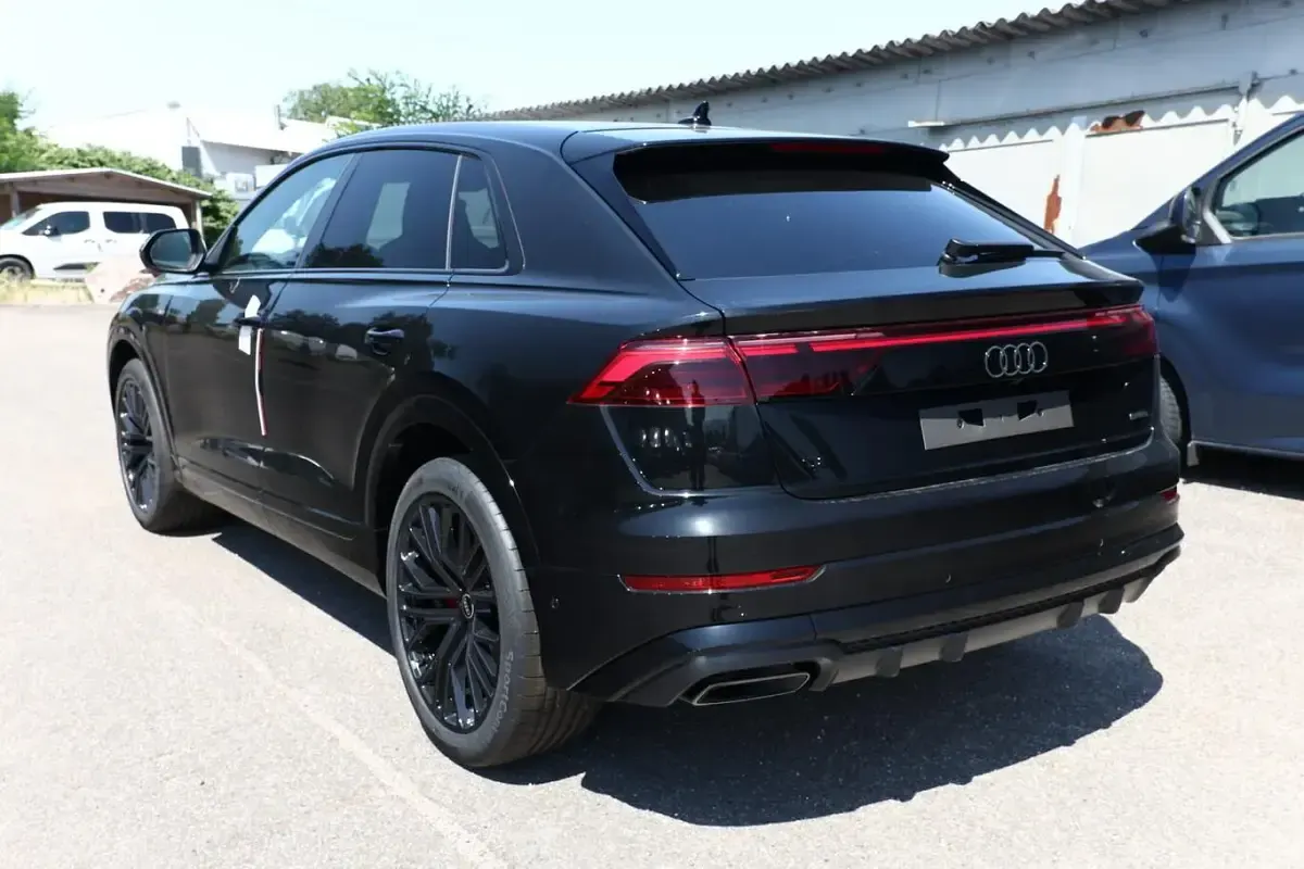 Neu Audi Q8 S-Line 286 PS (210 kW) 2026 Mythosschwarz metallic SUV