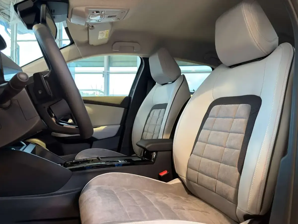 Gebraucht Citroën C4 PureTech 131 PS (96 kW) 2025 Manhattan grün SUV