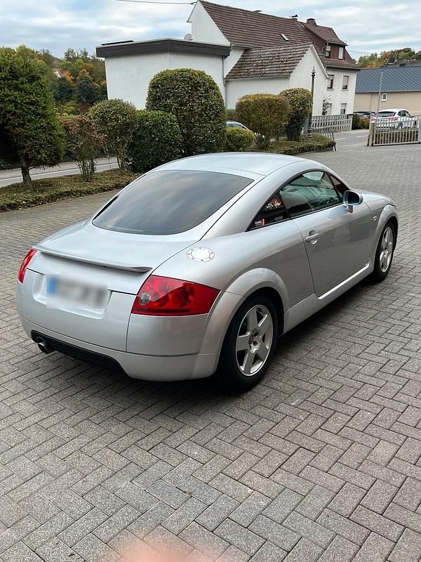 Second-hand Audi TT 180 CP (132 kW) 1998 Argintiu Coupe