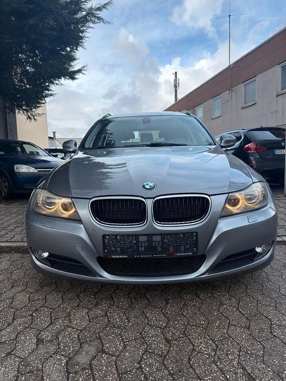 Gebraucht BMW 320 Exclusive 170 PS (125 kW) 2011 Grau Kombi