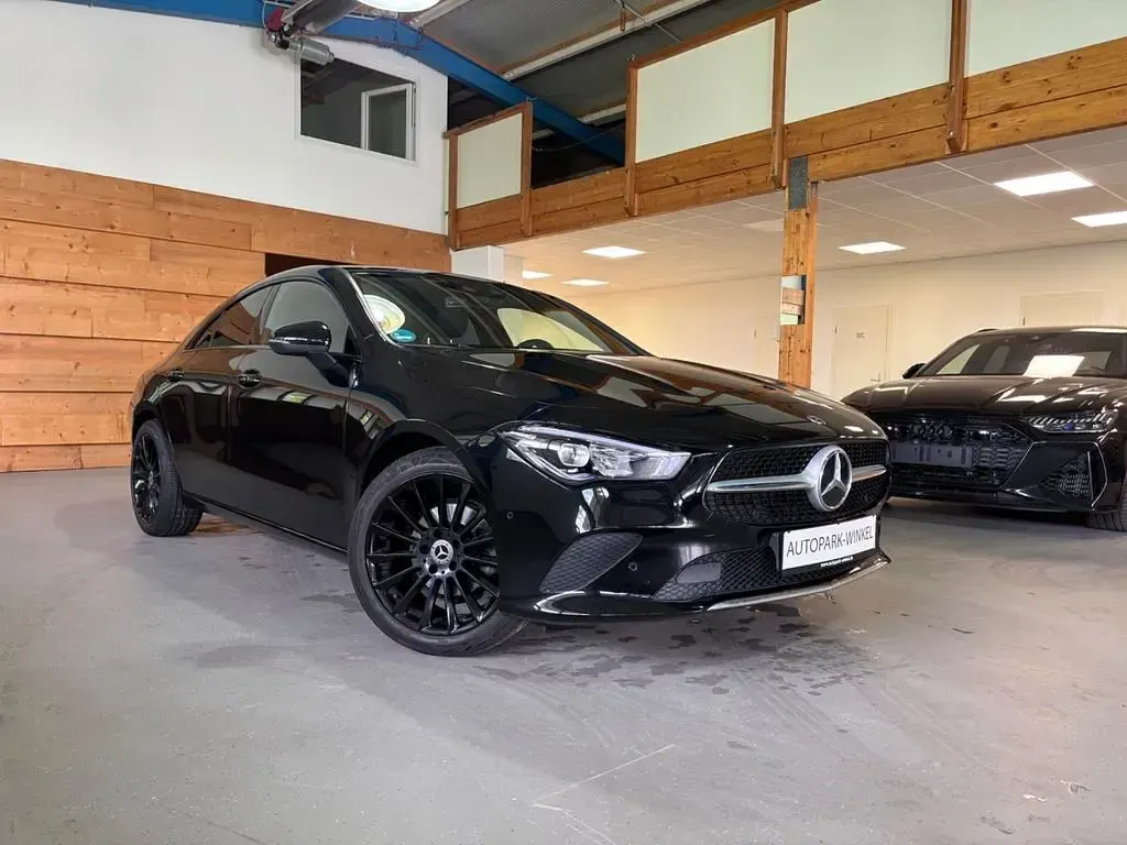 Gebraucht Mercedes CLA180 136 PS (100 kW) 2021 Schwarz Limousine