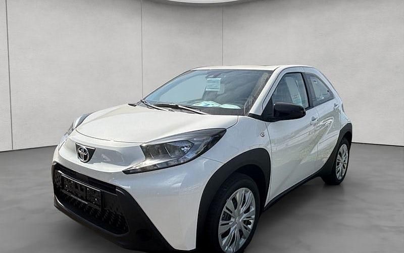 Neu Toyota Aygo X Business Edition 72 PS (52 kW) 2025 Weiß SUV