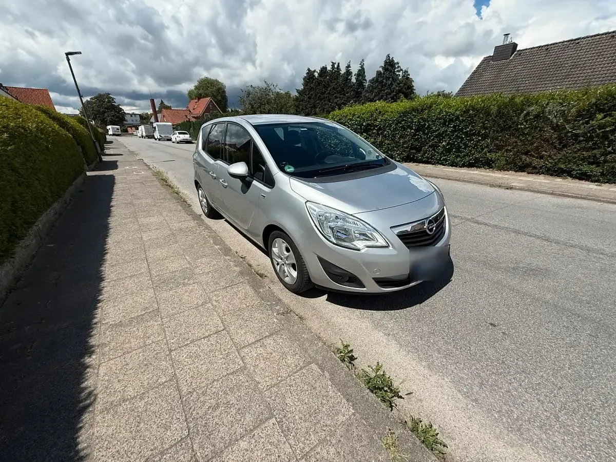 Gebraucht Opel Meriva 101 PS (74 kW) 2011 Silber Van / Kleinbus