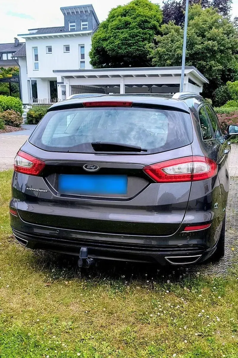 Gebraucht Ford Mondeo Titanium 179 PS (131 kW) 2016 Grau Kombi