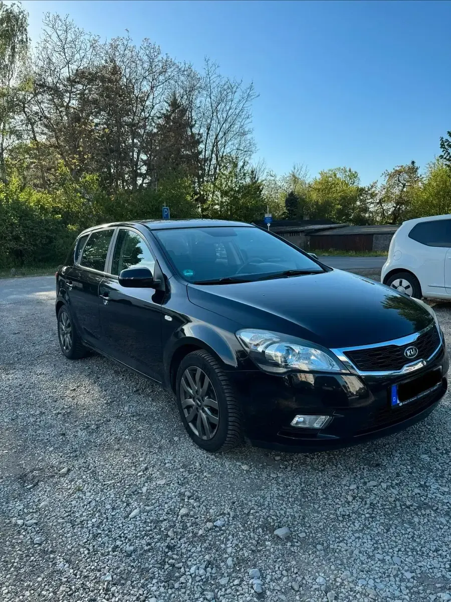 Używany Kia Ceed 140 KM (102 kW) 2011 Czarny Hatchback