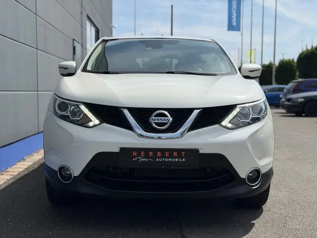 Gebraucht Nissan Qashqai Acenta 116 PS (85 kW) 2017 Weiß SUV