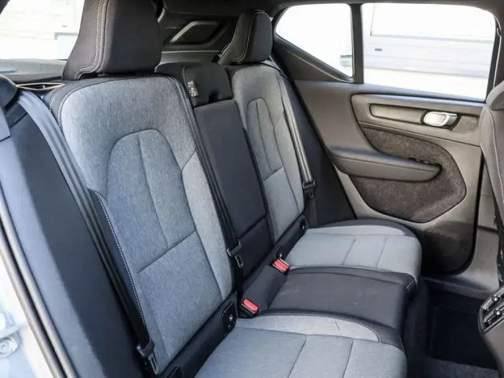 Gebraucht Volvo XC40 Core 163 PS (119 kW) 2024 Grau SUV