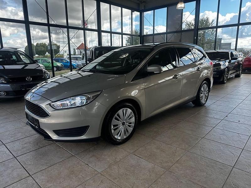 Silber Gebraucht 2015 Ford Focus Limousine | 6.800 € (Etwas zu teuer) - Bild 1/4