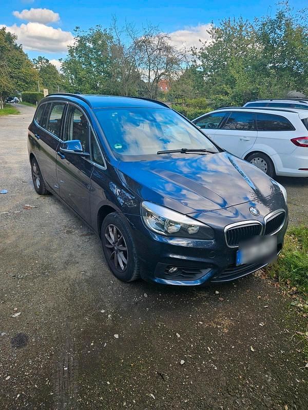 Blau Gebraucht 2016 BMW 218 Gran Tourer Van / Kleinbus | 6.500 € (Guter Preis) - Bild 1/4