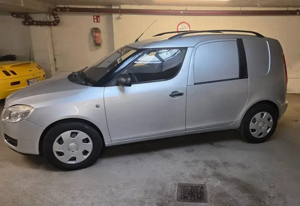 Gebraucht Skoda Roomster 69 PS (50 kW) 2009 Silber Van / Kleinbus