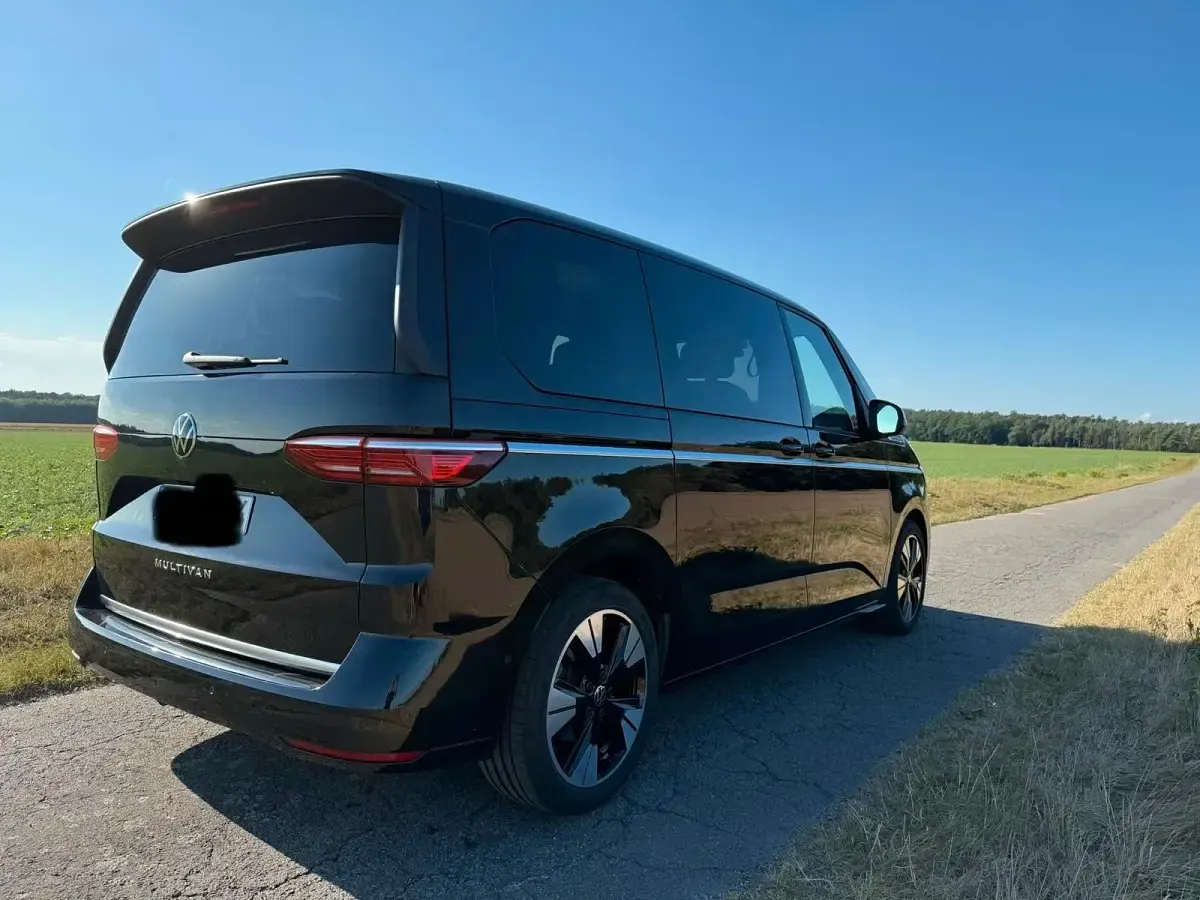 Gebraucht VW Multivan Style 150 PS (110 kW) 2024 Schwarz Van / Kleinbus