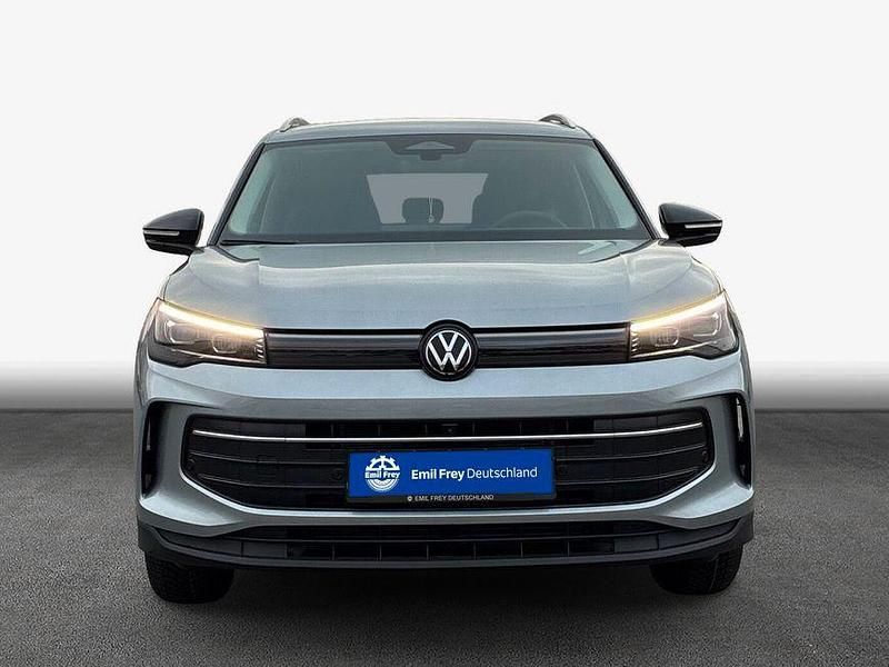 Neu VW Tiguan 150 PS (110 kW) 2026 Silber SUV