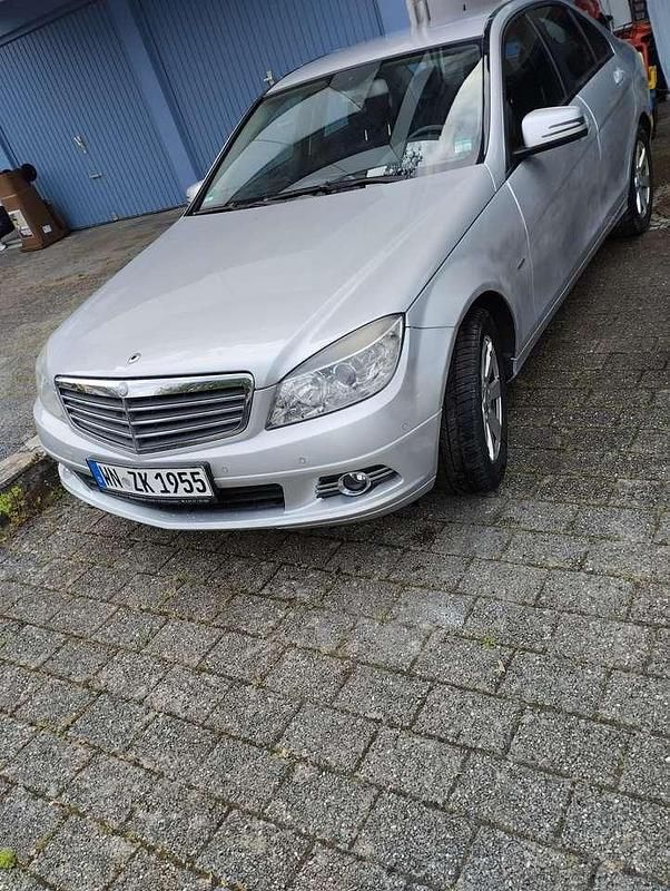 Silber Gebraucht 2009 Mercedes 180 Limousine | 3.900 € - Bild 1/4