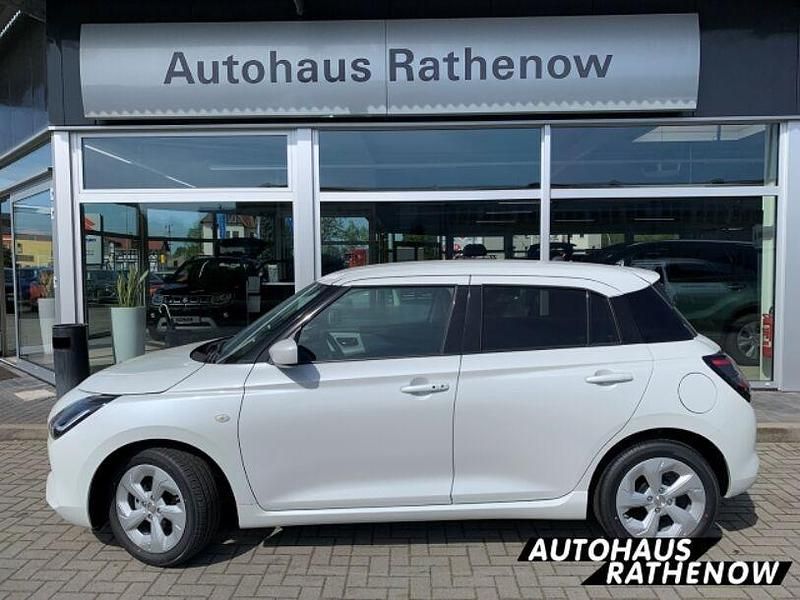 Weiß Neu 2025 Suzuki Swift Comfort Kleinwagen | 21.990 € - Bild 1/4