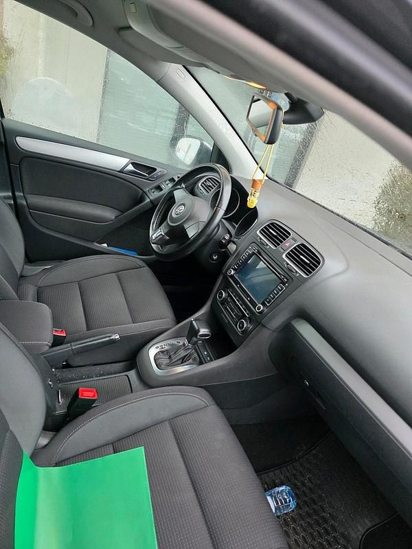 Gebraucht VW Golf VI 122 PS (89 kW) 2010 Grau Kleinwagen