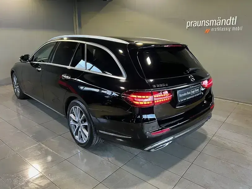 Gebraucht Mercedes E220 Exclusive 200 PS (147 kW) 2023 Schwarz Limousine