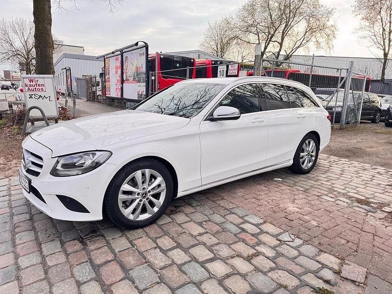 Gebraucht Mercedes C220 194 PS (142 kW) 2019 Weiß Kombi
