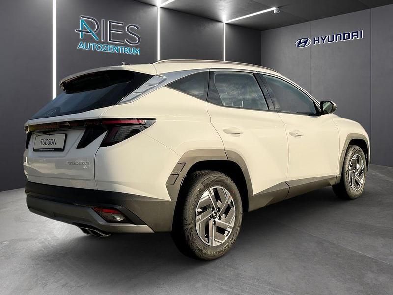 Neu Hyundai Tucson 150 PS (110 kW) 2025 Atlas white SUV