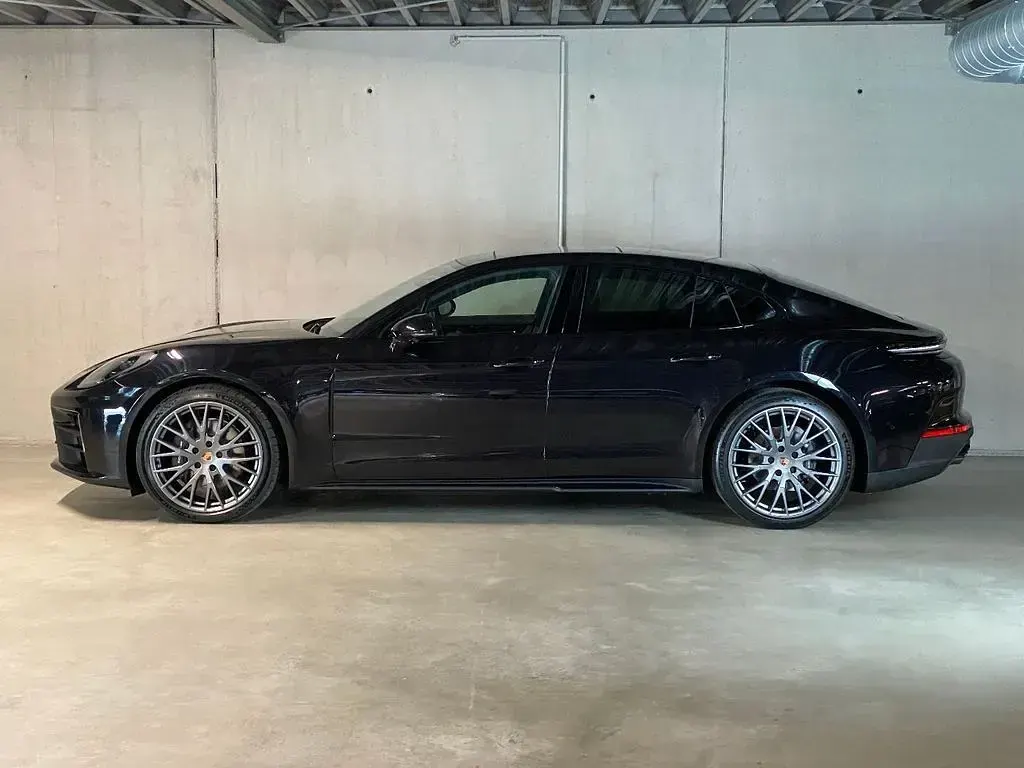 Neu Porsche Panamera 354 PS (260 kW) 2025 Tiefschwarzmetallic Kleinwagen