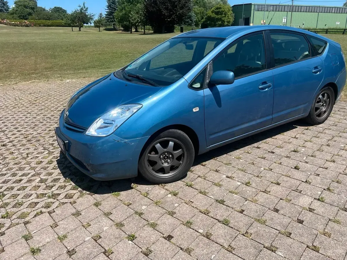 Gebraucht Toyota Prius 77 PS (56 kW) 2005 Violet Kleinwagen