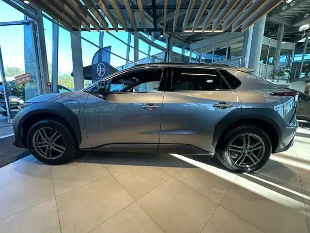 Gebraucht Toyota bZ4X Basis 160 kW (218 PS) 2022 Precious metal SUV
