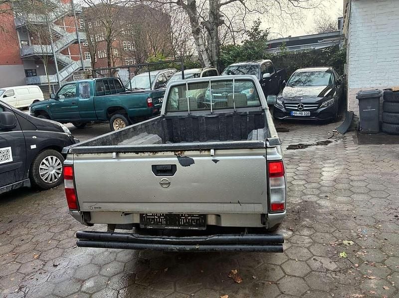 Gebraucht Nissan PickUp 133 PS (97 kW) 2002 Silber Pickup