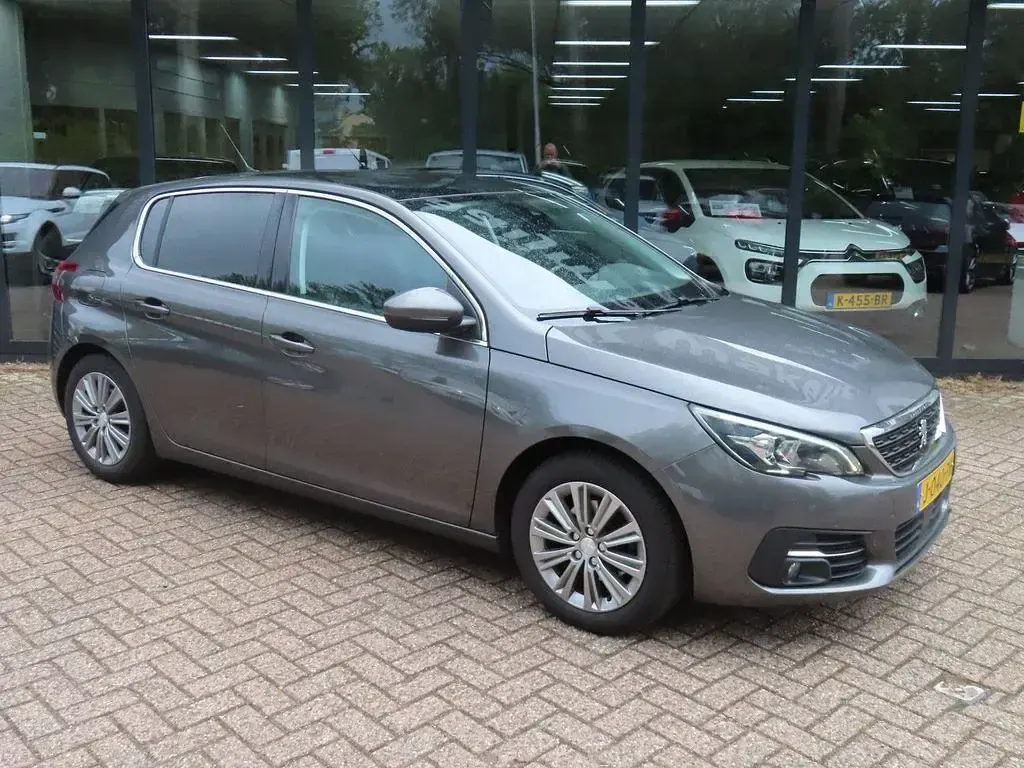 Gebraucht Peugeot 308 Allure 131 PS (96 kW) 2020 Grau Limousine