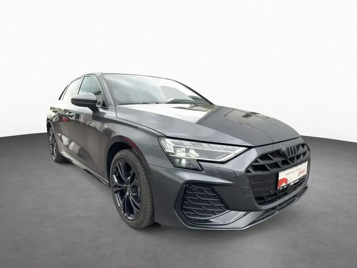 Usata Audi A3 Sportback e-tron S-Line 204 CV (150 kW) 2025 Grigio Utilitaria