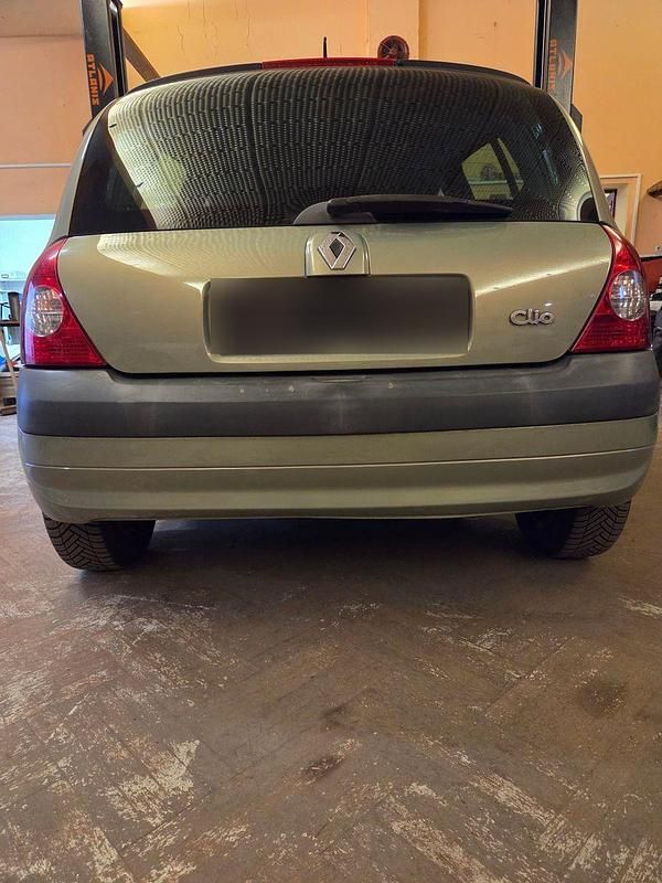 Gebraucht Renault Clio II Authentique 75 PS (55 kW) 2002 Grün Kleinwagen