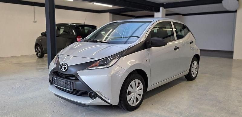 Silber Gebraucht 2018 Toyota Aygo Kleinwagen | 7.499 € (Guter Preis) - Bild 1/4