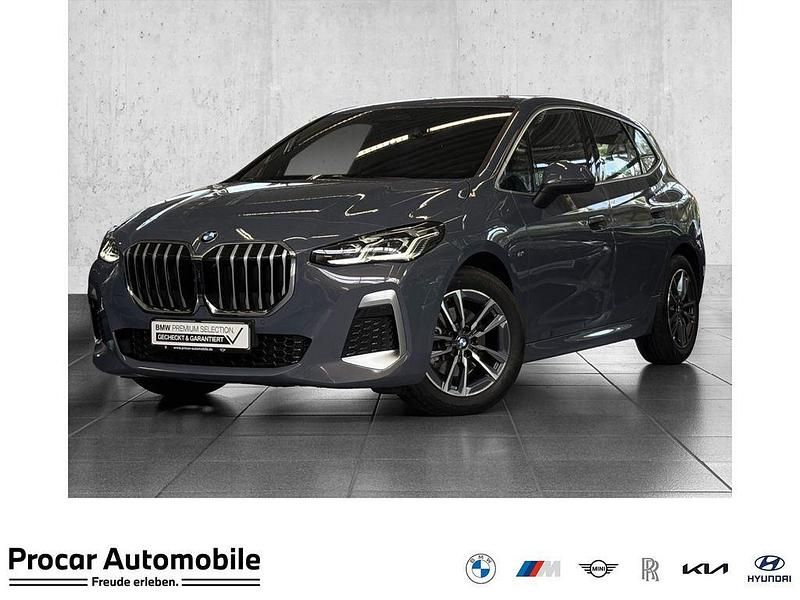 Grau Gebraucht 2022 BMW 220 Active Tourer M Sport Van / Kleinbus | 33.790 € (Teuer) - Bild 1/4