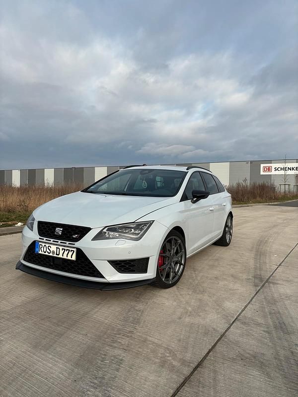 Weiß Gebraucht 2015 Cupra Leon Kombi | 16.890 € (Fairer Preis) - Bild 1/4