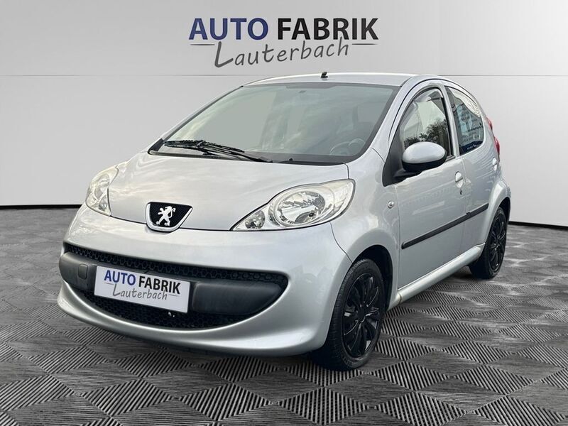 Grau Gebraucht 2007 Peugeot 107 Filou Kleinwagen | 2.990 € (Fairer Preis) - Bild 1/4