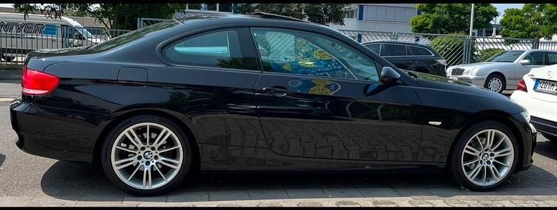 Schwarz Gebraucht 2009 BMW 320 Coupé | 8.500 € (Fairer Preis) - Bild 1/4