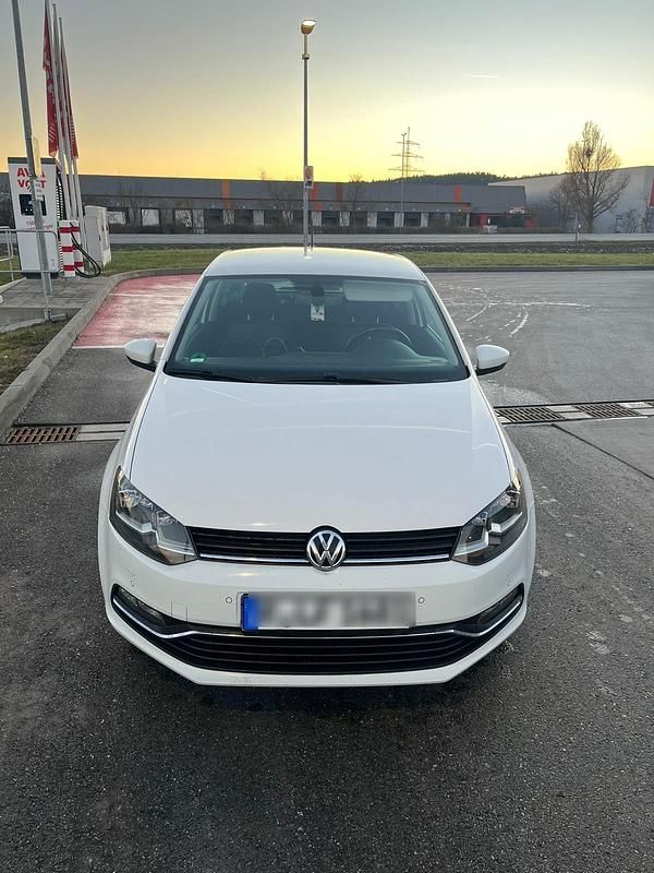 Gebraucht VW Polo 66 PS (48 kW) 2015 Weiß Kleinwagen