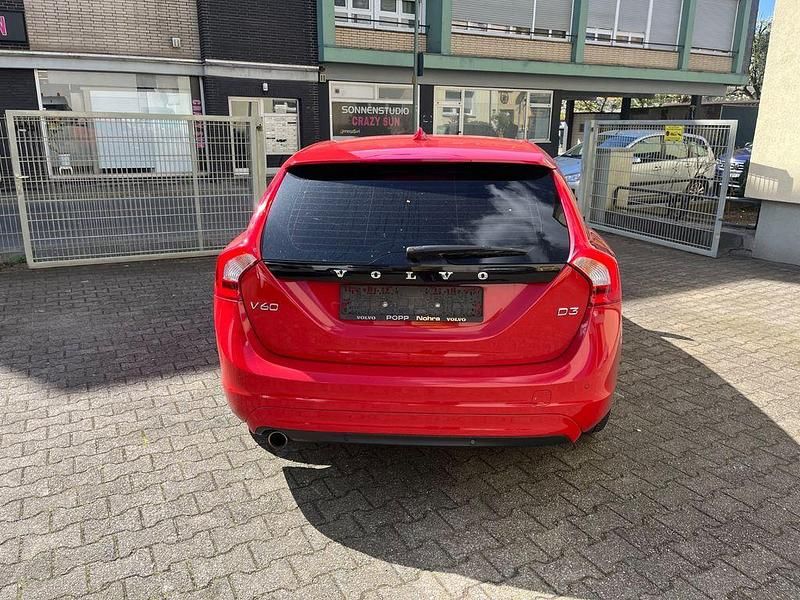 Gebraucht Volvo V60 150 PS (110 kW) 2016 Rot Kombi