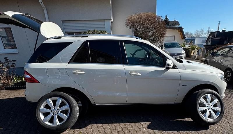 Gebraucht Mercedes ML350 258 PS (189 kW) 2012 Weiß SUV