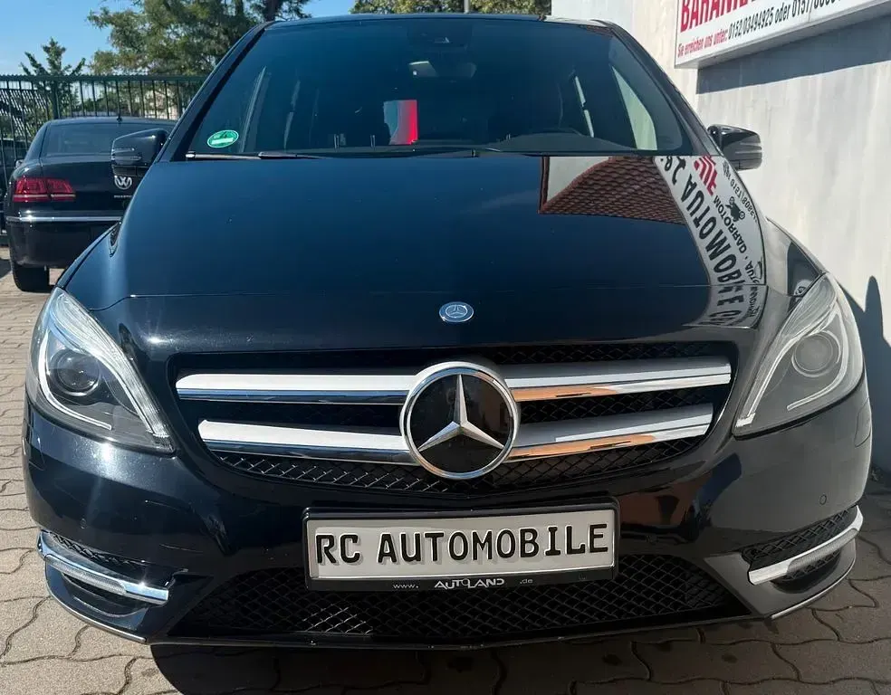 Gebraucht Mercedes B200 156 PS (114 kW) 2012 Schwarz Kleinwagen