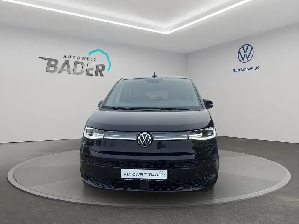 Gebraucht VW T7 Style 150 PS (110 kW) 2025 Deep black perleffekt Van