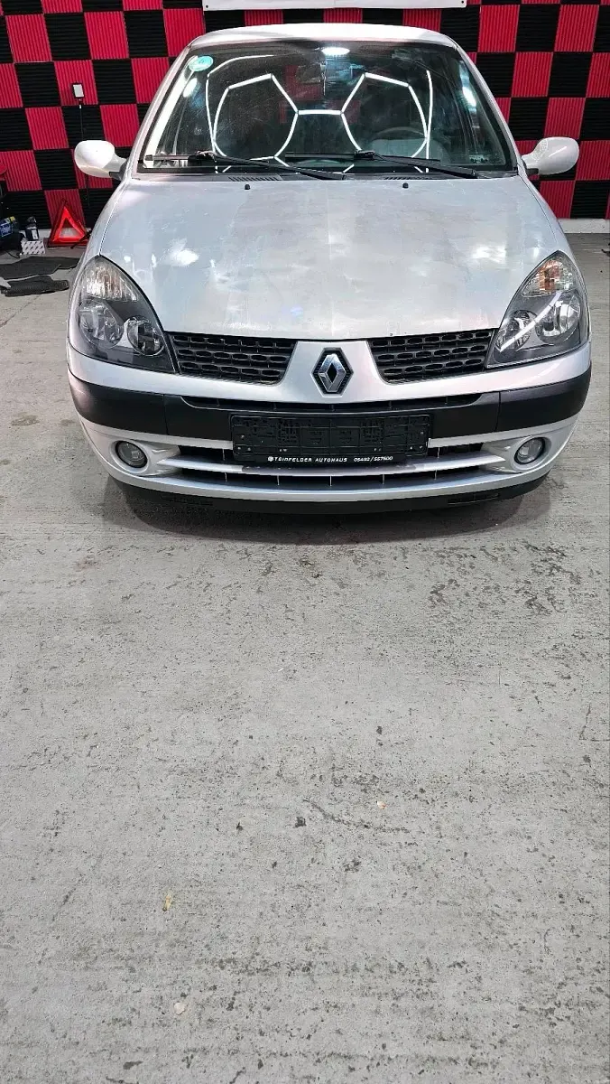 Second-hand Renault Clio II 75 CP (55 kW) 2002 Gri Hatchback