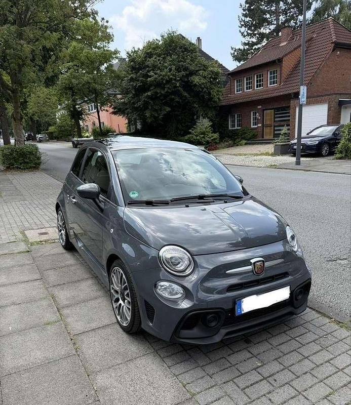 Grau Gebraucht 2018 Abarth 595 Kleinwagen | 12.300 € (Fairer Preis) - Bild 1/4