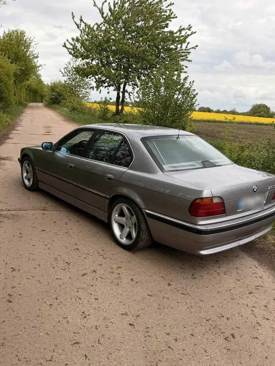 Gebraucht BMW 735 235 PS (172 kW) 1996 Silber Limousine