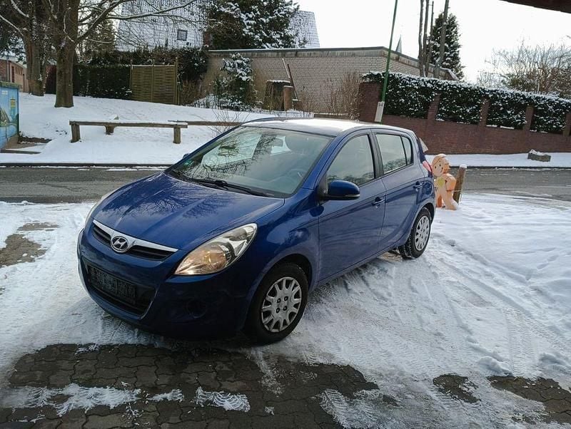Gebraucht Hyundai i20 Classic 77 PS (56 kW) 2012 Blau Kleinwagen
