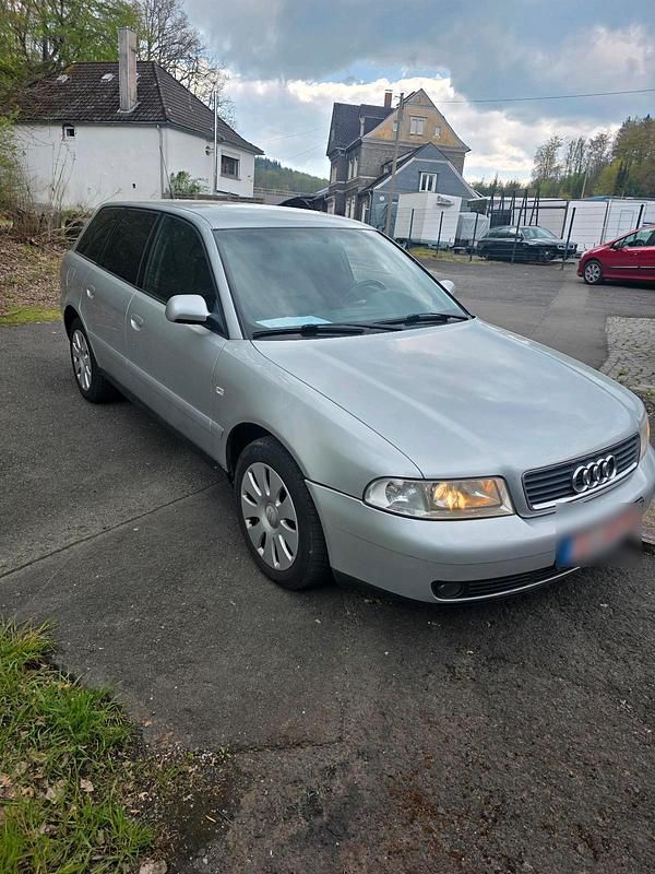 Second-hand Audi A4 150 CP (110 kW) 2000 Argintiu Break