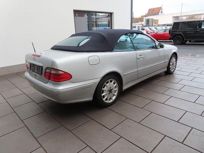 Gebraucht Mercedes CLK200 163 PS (119 kW) 2002 Silber Cabrio